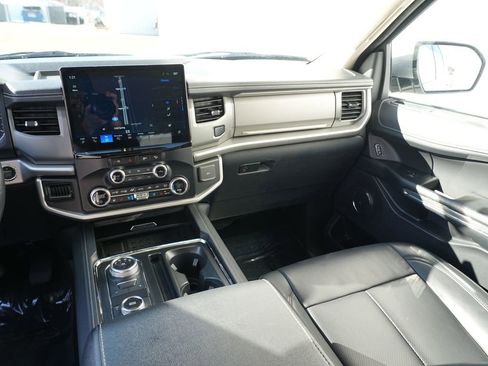 Used 2024 Ford Expedition Max XLT image 22