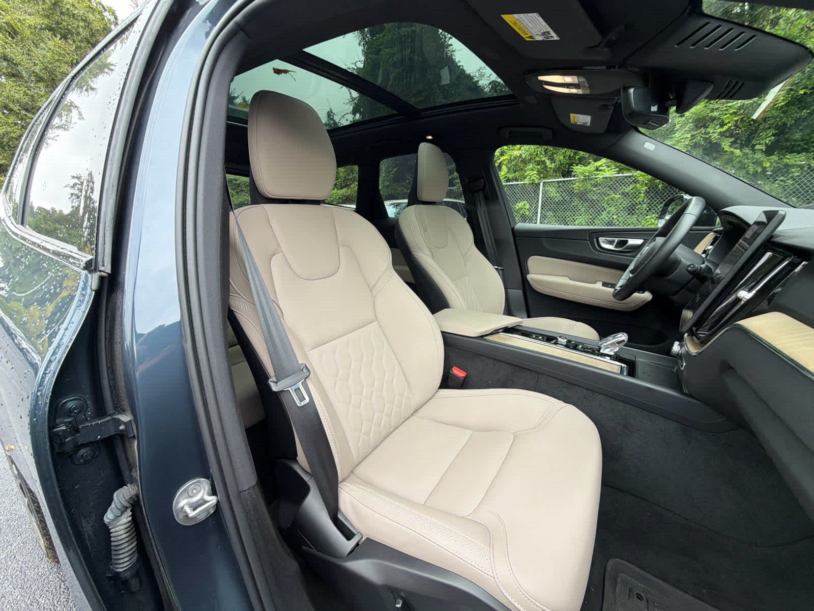 Used 2026 Volvo XC60 B5 Plus AWD/4WD image 19