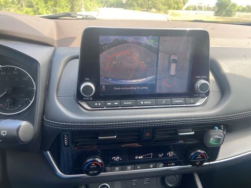 Used 2021 Nissan Rogue SV image 14