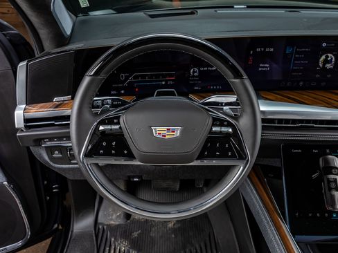 Used 2026 Cadillac Escalade Platinum Sport w/ LPO, ONYX Package image 19