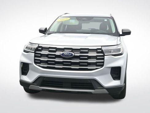 Used 2025 Ford Explorer Active image 2