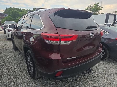Used 2019 Toyota Highlander XLE FWD image 5