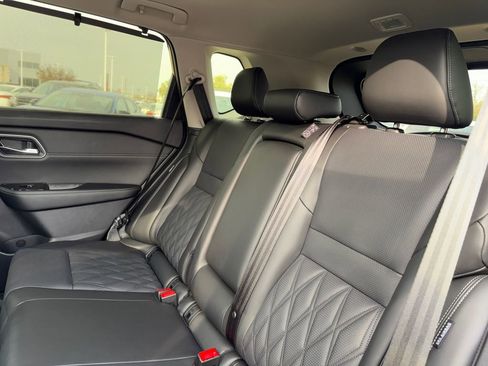 Used 2025 Nissan Rogue Platinum w/ Platinum Premium Package image 26