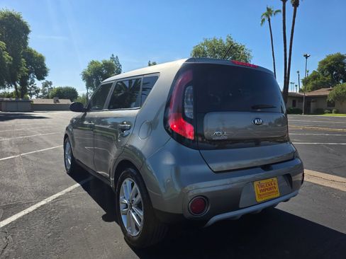 Used 2019 Kia Soul + FWD image 8