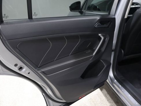 Used 2024 Volkswagen Tiguan SE image 18