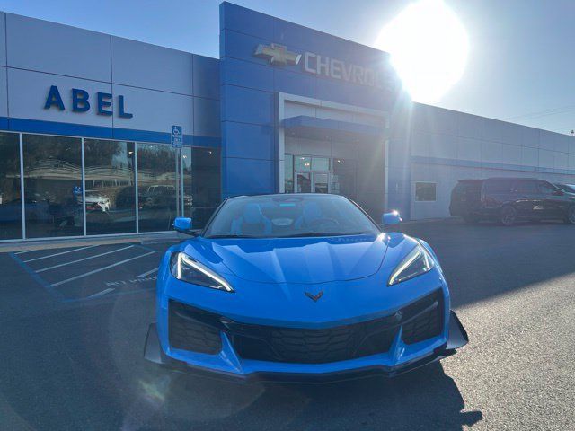 Used 2025 Chevrolet Corvette Z06 RWD image 3