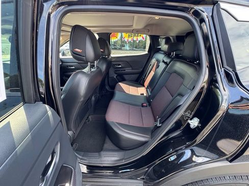 Used 2025 Nissan Kicks SR w/ SR Premium Package AWD/4WD image 9