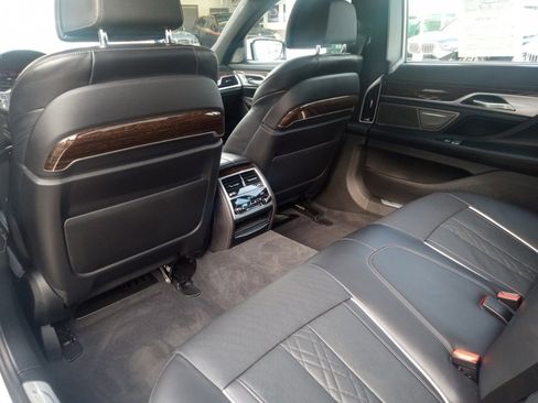 Used 2022 BMW 750i xDrive w/ Autobahn Package image 14