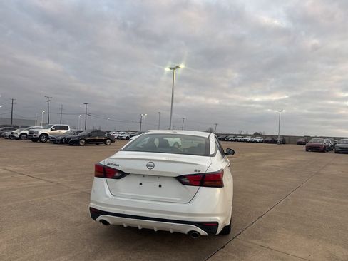 Used 2023 Nissan Altima 2.5 SV w/ SV Premium Package image 21