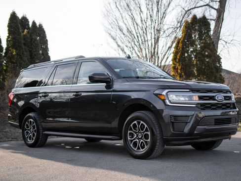 Used 2024 Ford Expedition Max XLT image 3