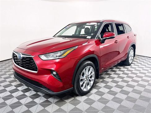 Used 2023 Toyota Highlander Limited image 3