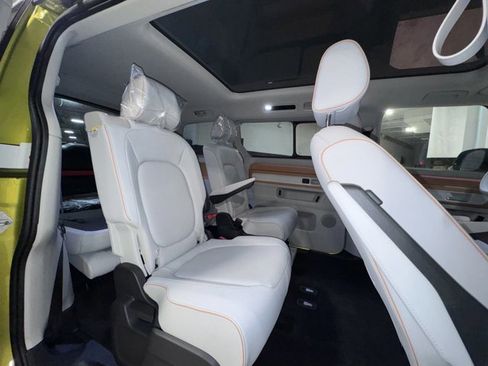 New 2025 Volkswagen ID. Buzz 1st Edition image 27