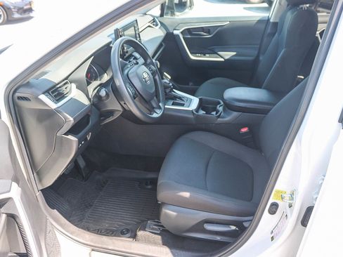 Used 2021 Toyota RAV4 LE FWD image 18