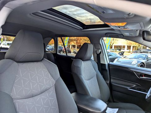 Used 2019 Toyota RAV4 XLE w/ Convenience Package image 36