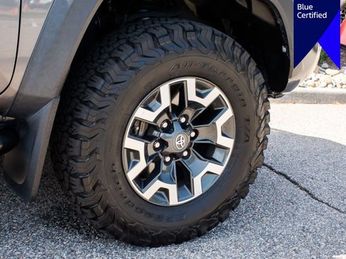 Used 2021 Toyota Tacoma TRD Off-Road w/ Technology Package AWD/4WD image 8