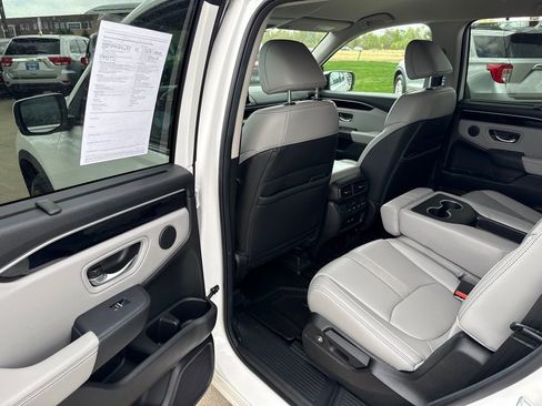 Used 2025 Honda Pilot EX-L image 14