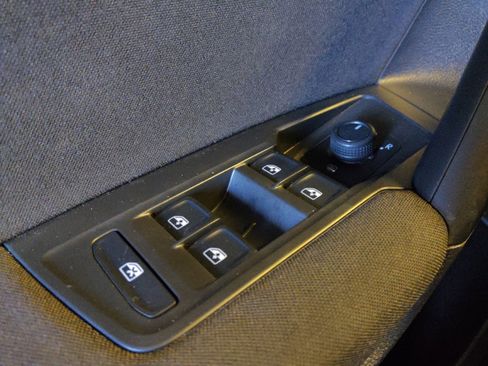 Used 2021 Volkswagen Tiguan S FWD image 27