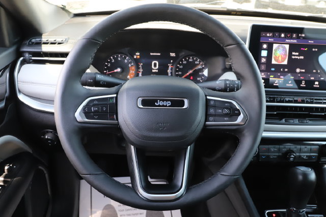 Used 2025 Jeep Compass Limited AWD/4WD image 22