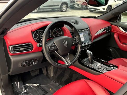 Used 2021 Maserati Levante image 18