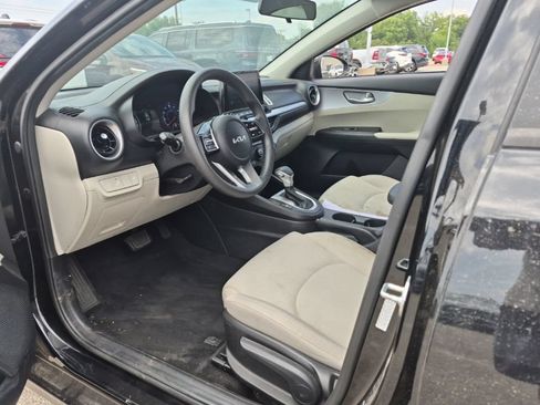 Used 2023 Kia Forte LXS w/ LXS Technology Package FWD image 8