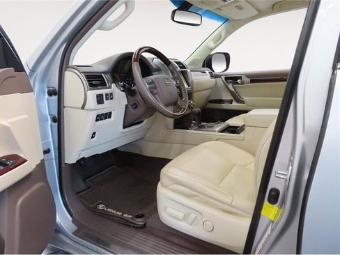 Used 2016 Lexus GX 460 image 6