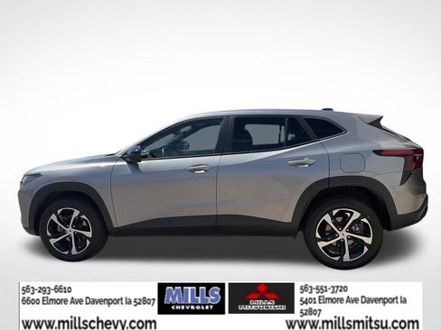 Used 2024 Chevrolet Trax RS FWD image 2