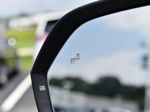Used 2025 Volkswagen Atlas Cross Sport SE FWD image 10