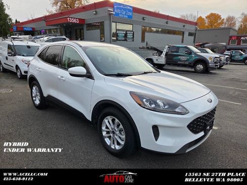 Used 2021 Ford Escape SE image 1