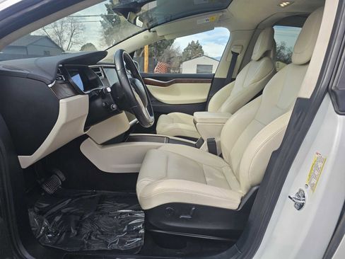 Used 2017 Tesla Model X 75D image 10