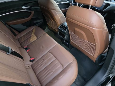 Used 2019 Audi e-tron Prestige image 29