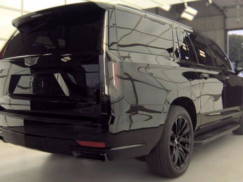 Used 2024 Cadillac Escalade ESV Sport w/ LPO, ONYX Package AWD/4WD image 3