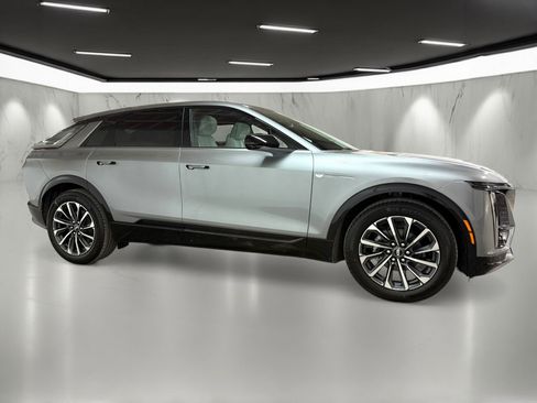 New 2026 Cadillac Lyriq Sport image 8