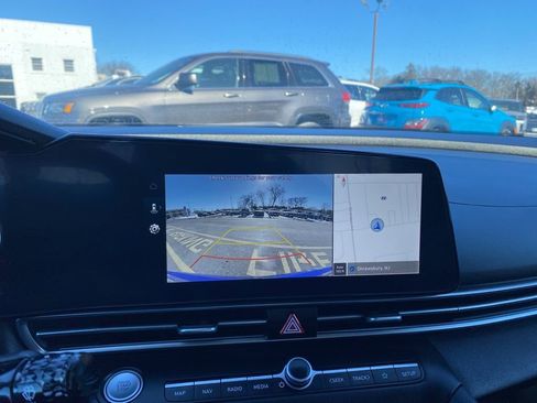 Certified 2025 Hyundai Elantra Limited image 12