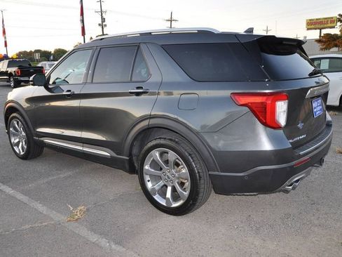 Used 2020 Ford Explorer Platinum w/ Premium Technology Package image 3