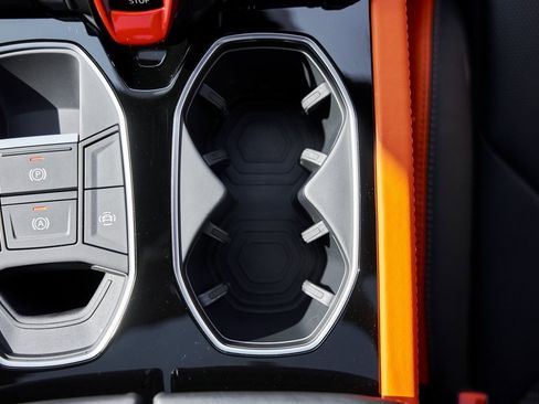 Used 2025 Lamborghini Urus SE image 71