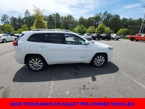 Used 2017 Jeep Cherokee Overland w/ Technology Group FWD image 16