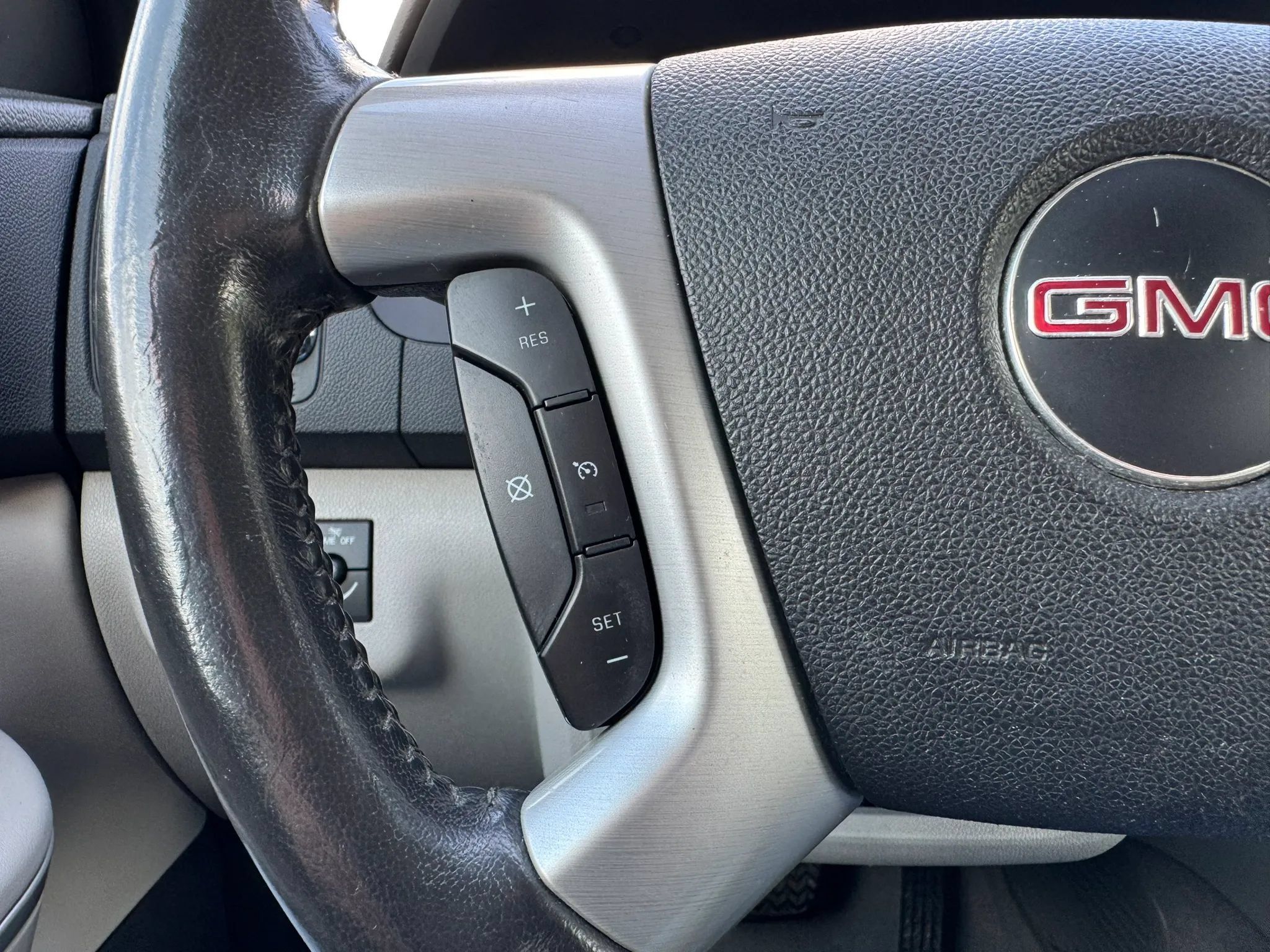 Used 2012 GMC Acadia SLE FWD image 22