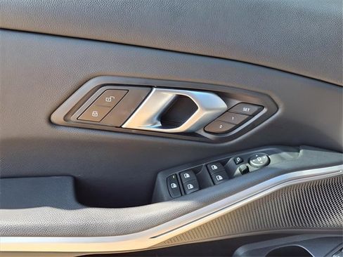 Used 2025 BMW 330i xDrive Sedan image 15