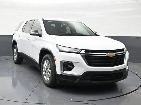 Used 2023 Chevrolet Traverse LS FWD image 7