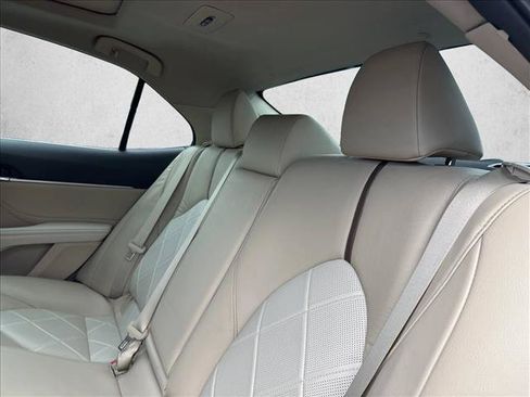 Used 2018 Toyota Camry XLE FWD image 24