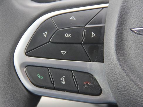 Used 2024 Chrysler Pacifica Touring-L FWD image 36