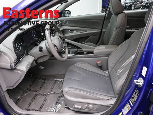 Used 2022 Hyundai Elantra SEL w/ Convenience + Premium Package FWD image 14
