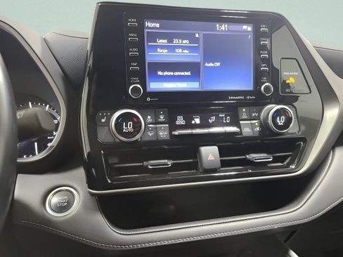 Used 2021 Toyota Highlander XLE AWD/4WD image 31