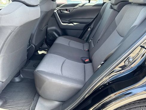 Certified 2025 Toyota RAV4 XLE FWD image 33