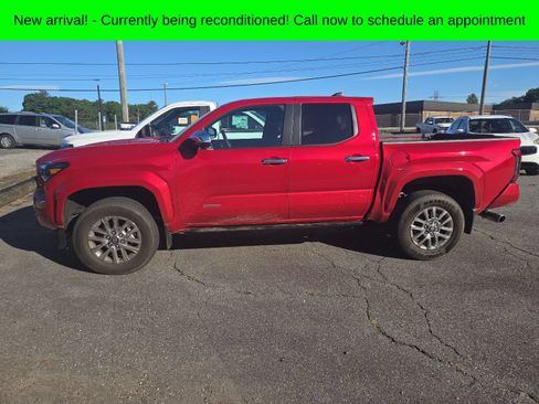 Used 2025 Toyota Tacoma Limited AWD/4WD image 4