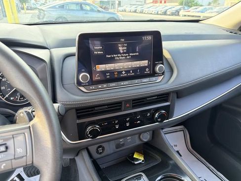 Used 2025 Nissan Rogue S AWD/4WD image 21