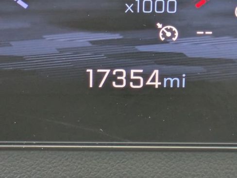 Used 2025 Chevrolet Traverse LT image 27