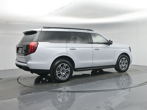 Used 2025 Ford Expedition Active RWD image 29
