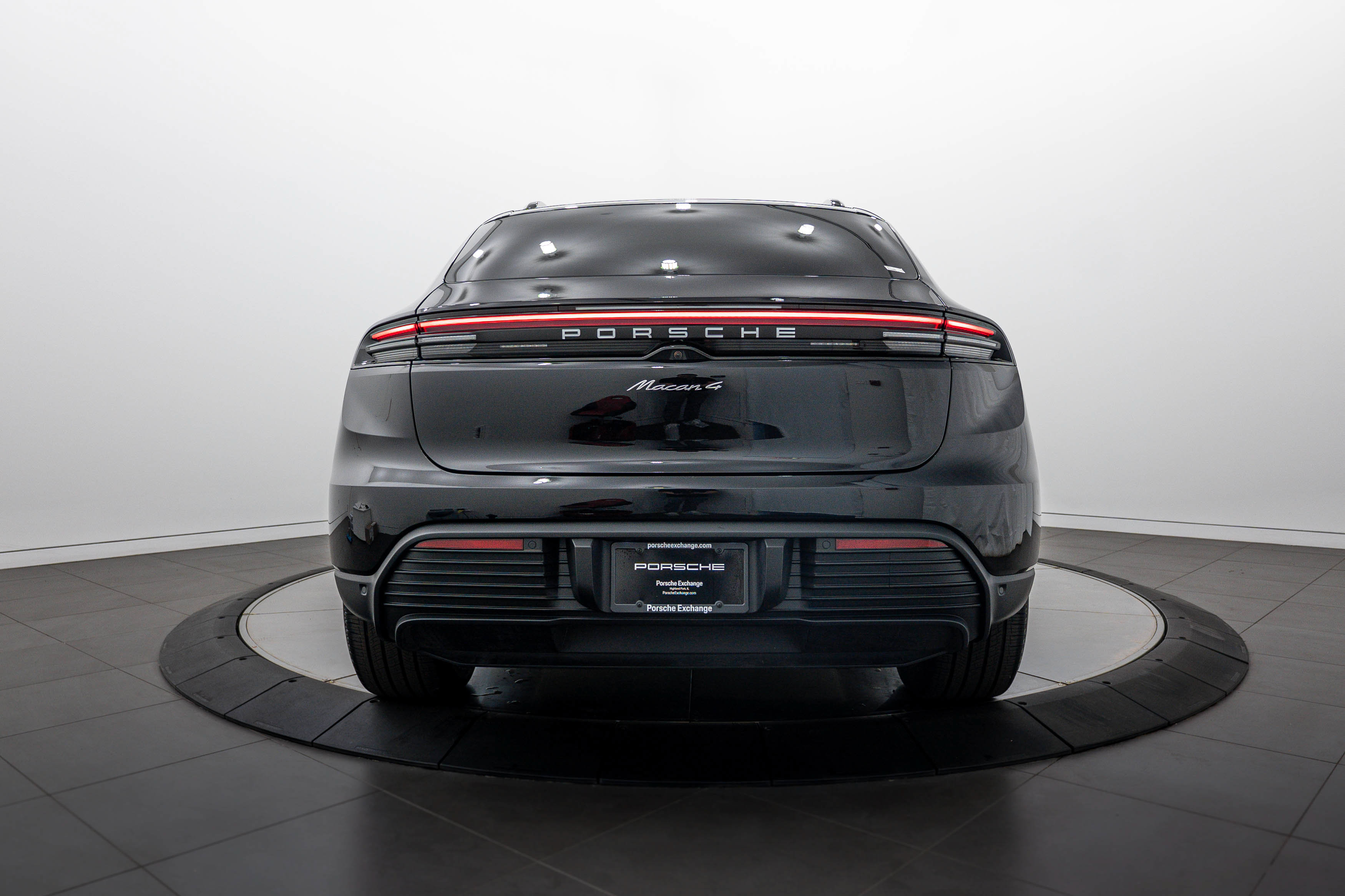 Certified 2026 Porsche Macan 4 Electric AWD/4WD image 6