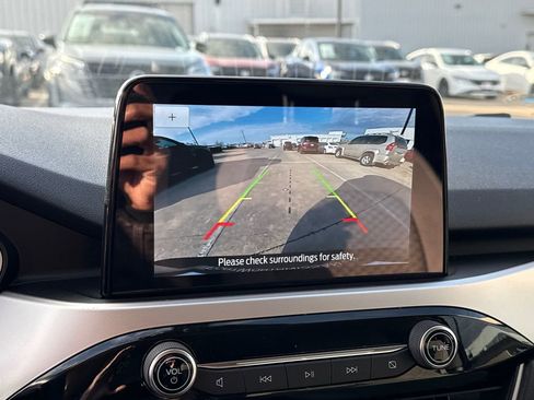 Used 2020 Ford Escape SE image 25